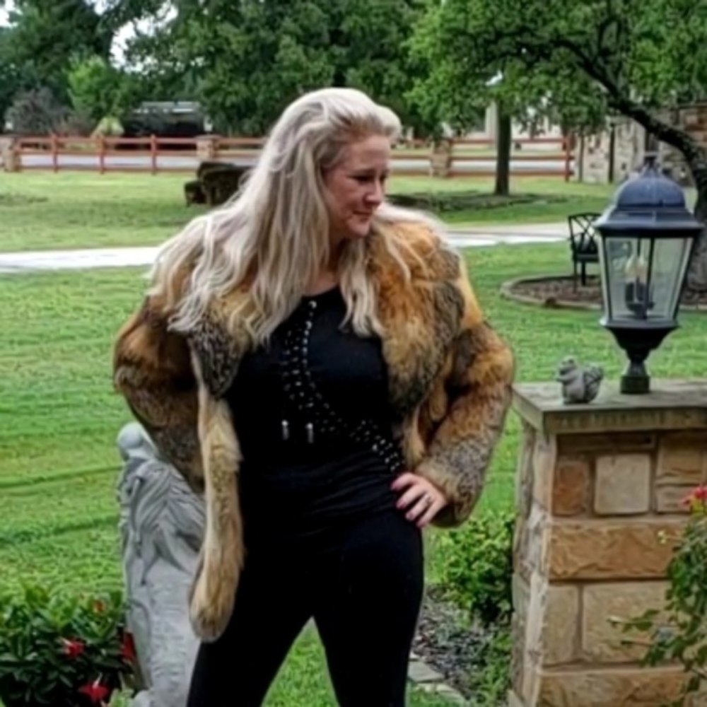 Amazing Parisian Red Fox Fur Coat - Picture 12 of 16